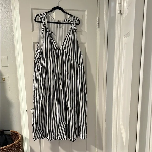 By Anthropologie Bow-Shoulder V-Neck Maxi Dress, 3x - Picture 8 of 8